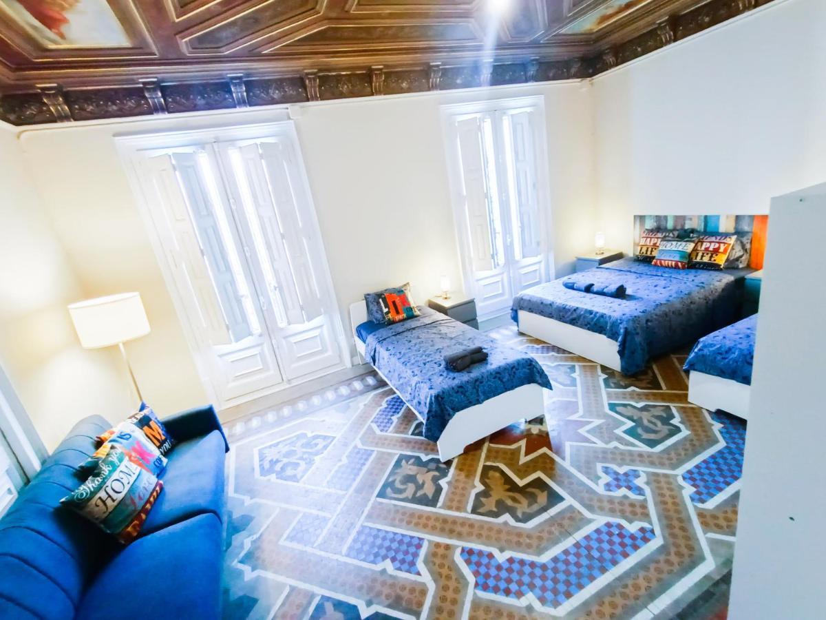 By Plaza Catalunya Rooms Barcelona Exterior foto